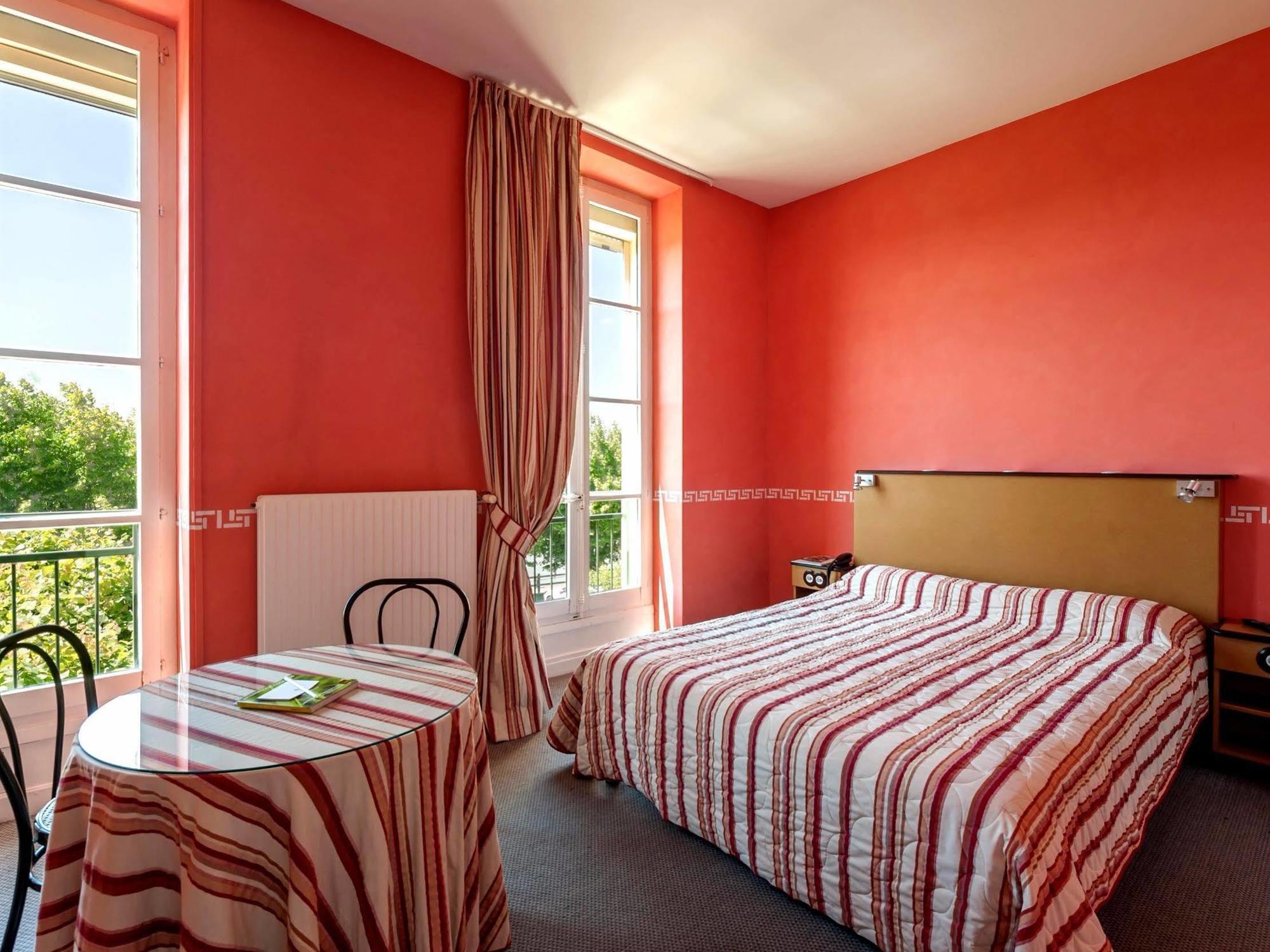 Hotel Restaurant Emile Job Montmerle-sur-Saone Εξωτερικό φωτογραφία