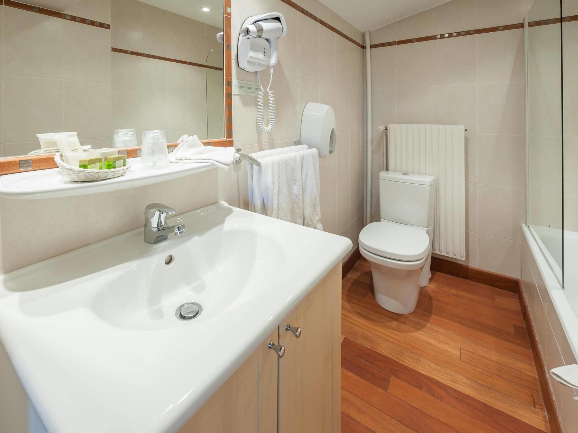 Hotel Restaurant Emile Job Montmerle-sur-Saone Εξωτερικό φωτογραφία